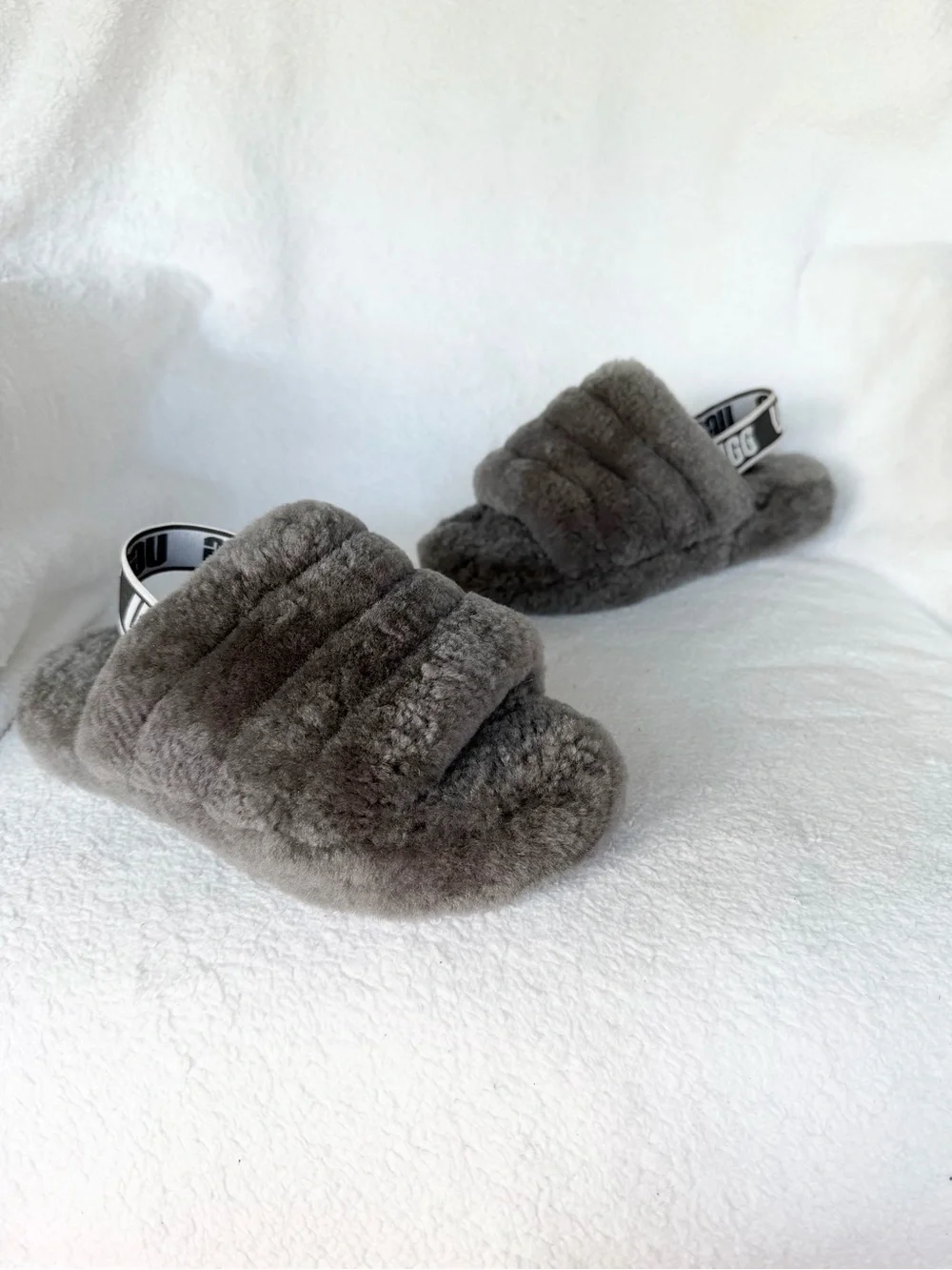 UGG Girl’s Big kids Fluff Yeah Slide - Gray Plush Slingback size 1 like New